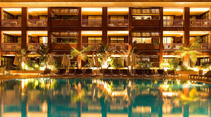 La piscina de 300 m² del Gran Hotel Guadalpin Banús.